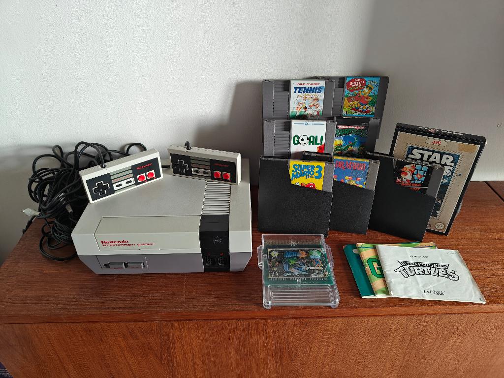 Nintendo NES met games, Games en Spelcomputers, Games | Nintendo NES, Gebruikt, 2 spelers, Ophalen
