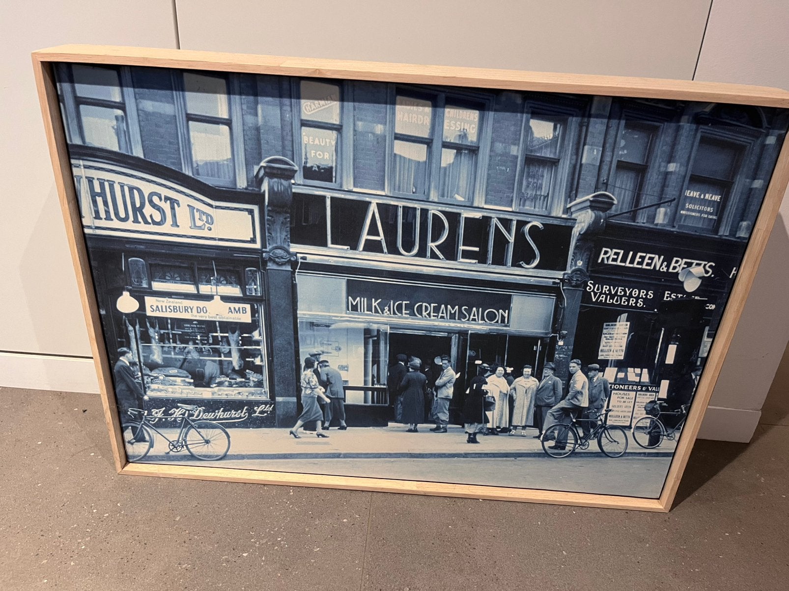 Foto op canvas in houten kader - retro, Enlèvement, Comme neuf