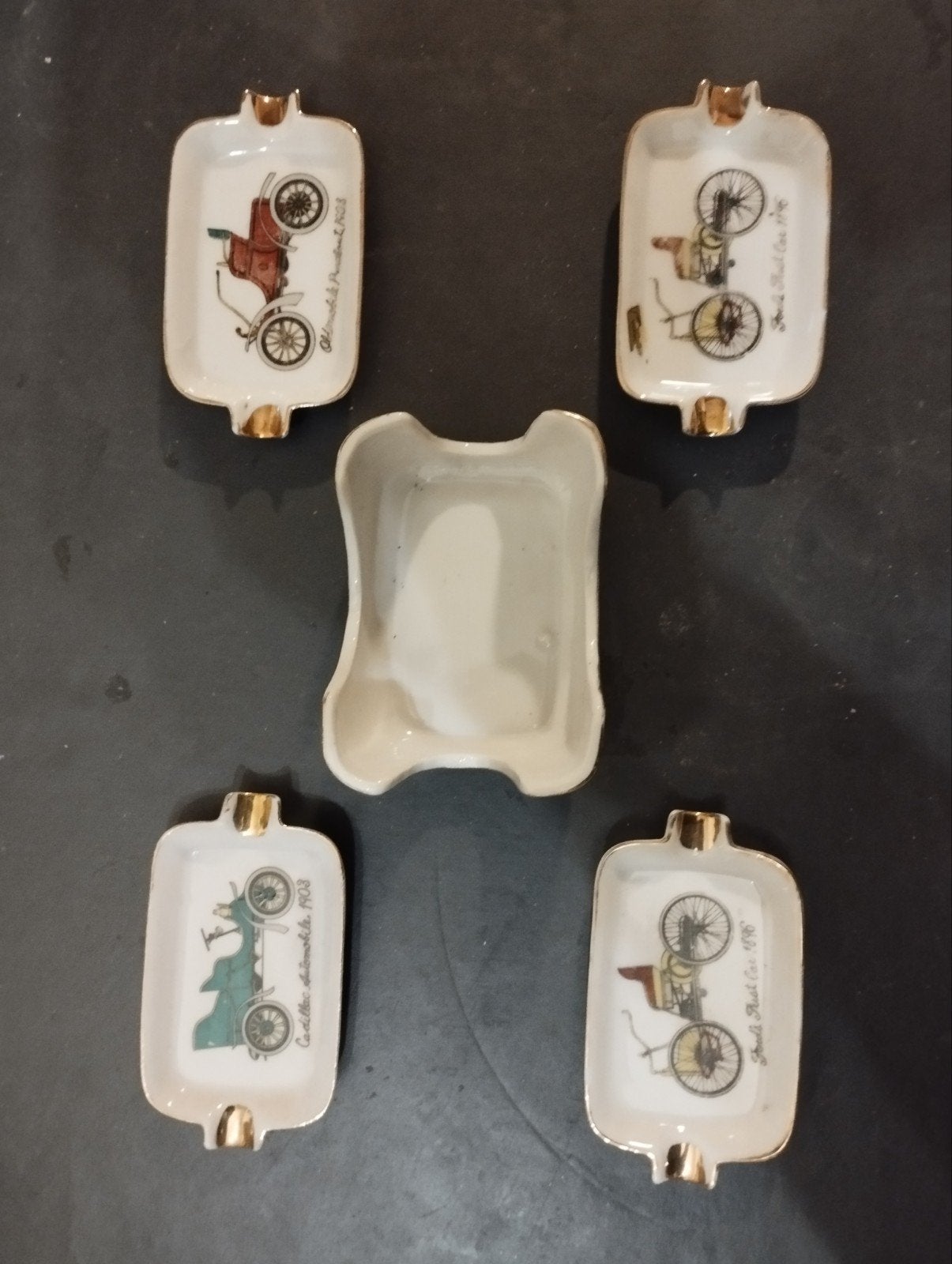 een klein porseleinen set Assen potjes met autemmers erop kl, Antiek en Kunst, Ophalen