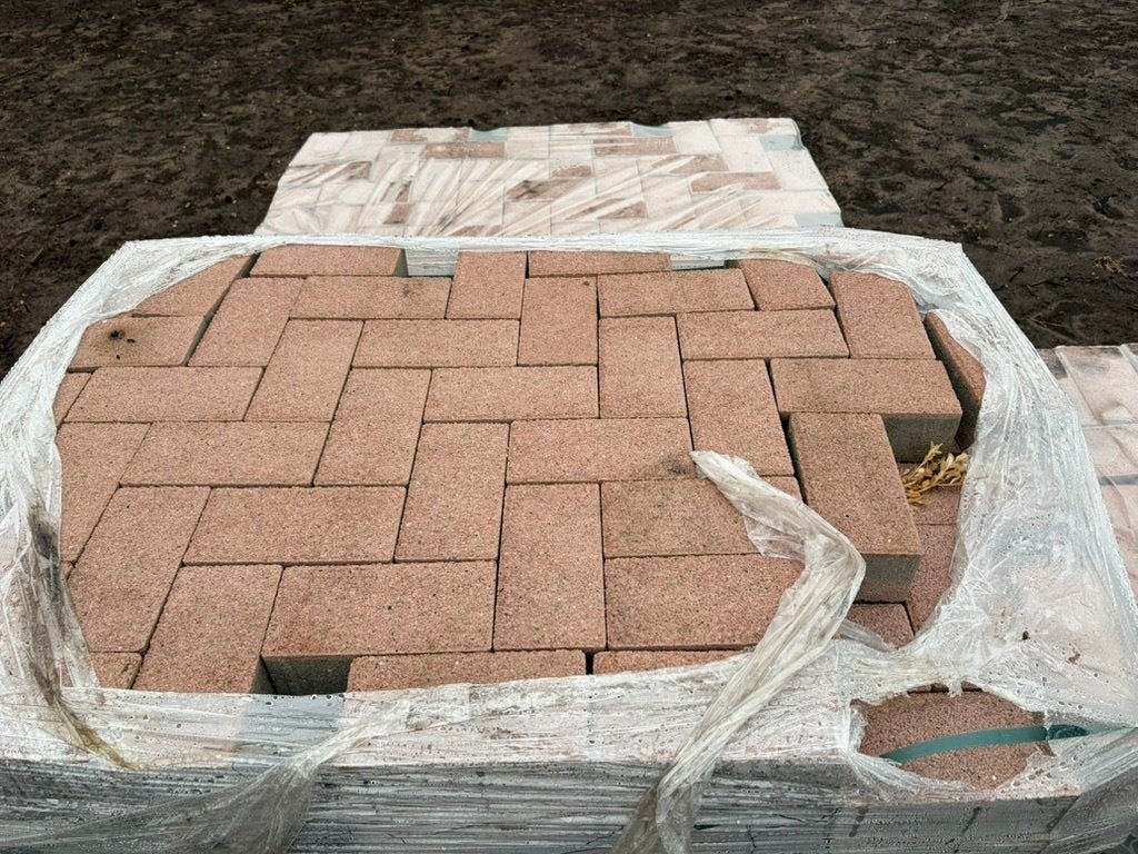 Facade Maastricht: 32m2 Betonklinker rood 21 x 10,5 x 8cm, Tuin en Terras, Tegels en Klinkers, Ophalen, Klinkers, Nieuw, 10 m² of meer