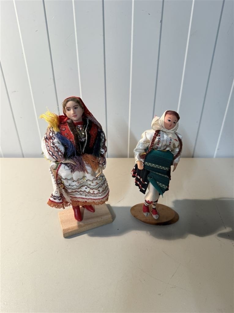 Twee Vintage Roemeense Poppen- Op Houten Voetjes, Ophalen of Verzenden, Zo goed als nieuw
