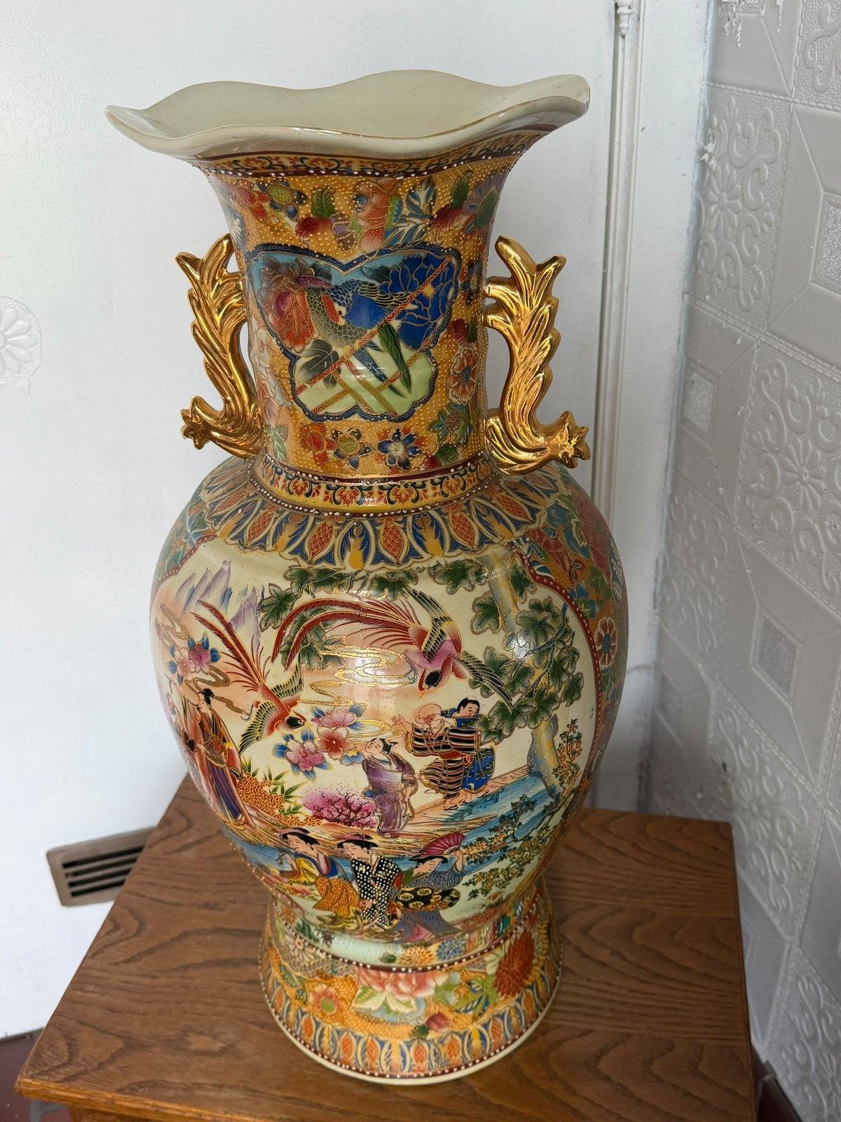 Grote Chinese Porseleinen Vaas met Gouden Handvatten, Ophalen
