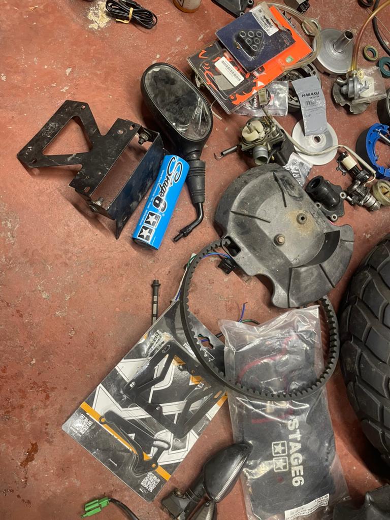 Mbk booster onderdelen, Motoren, Ophalen