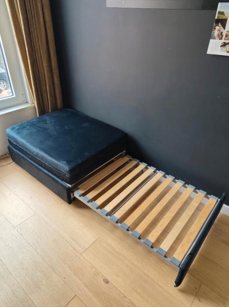 Uitschijfbaar bed / Compacte zetel met nieuwe hoes, Ophalen, Eenpersoons, Zo goed als nieuw, Minder dan 150 cm