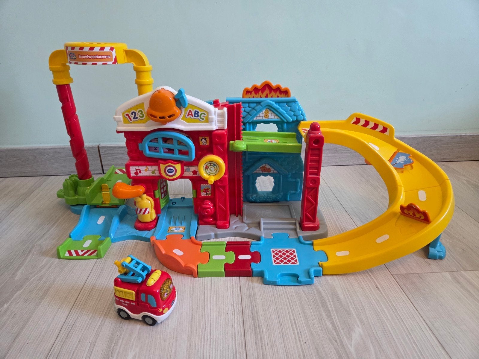Vtech Toet toet brandweerkazerne, Ophalen