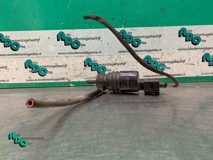 Ruitensproeierpomp voor van een Mercedes Sprinter (Sprinter, Gebruikt, -, Ophalen of Verzenden, -