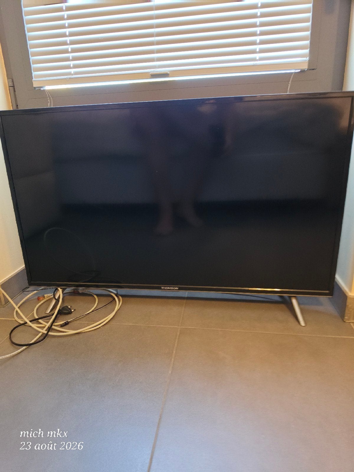 Thompson flatscreen-tv + soundbar. 200€, Ophalen