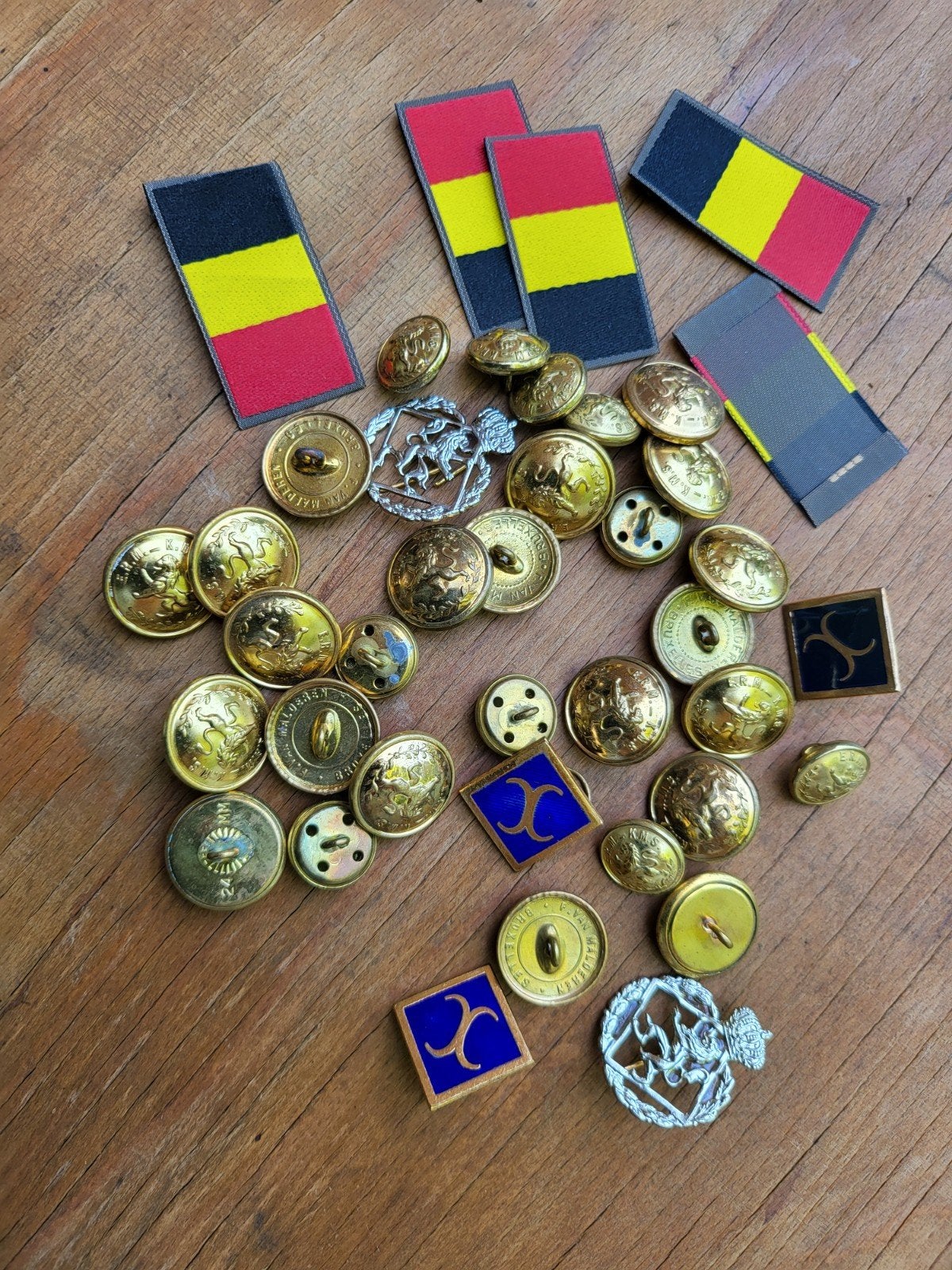 Lot de boutons et de badges KMS, Enlèvement ou Envoi
