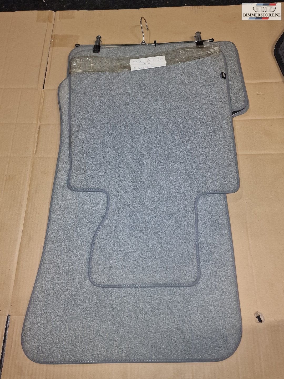 Jeu de tapis de voiture 4 pièces 51470391602 gris « City » B, Autos : Pièces & Accessoires, Habitacle & Garnissage, Neuf, -, -