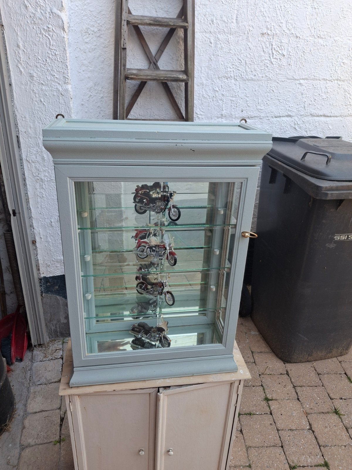 Petite vitrine très bon état, Maison & Meubles, Armoires | Vitrines, Enlèvement