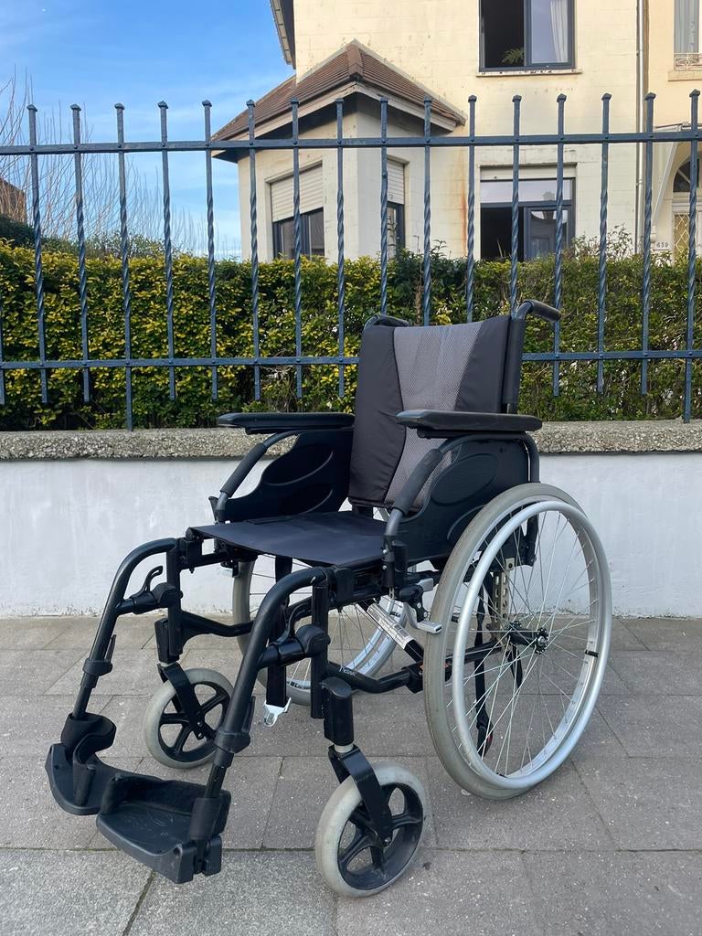 Chaise roulante pliable Invacare Esprit 3 Action état neuf, Enlèvement ou Envoi, Pliant, Comme neuf, Fauteuil roulant manuel
