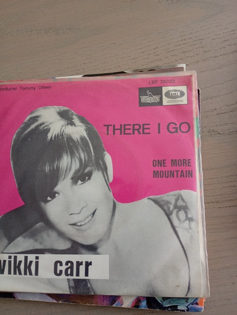 Vikki Carr - There i go, Enlèvement ou Envoi, Pochette photo, 7 inch, Utilisé