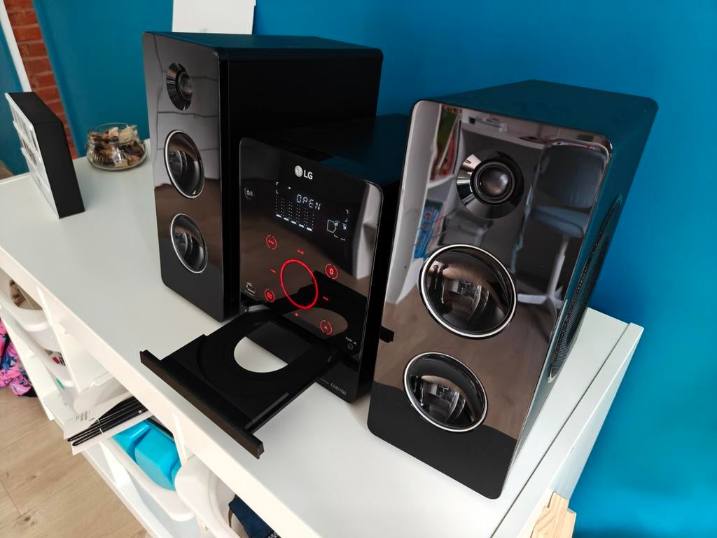 LG CM2760 Micro Hi-Fi System met bluetooth, Enlèvement, Comme neuf, Haut-parleurs, Autres marques
