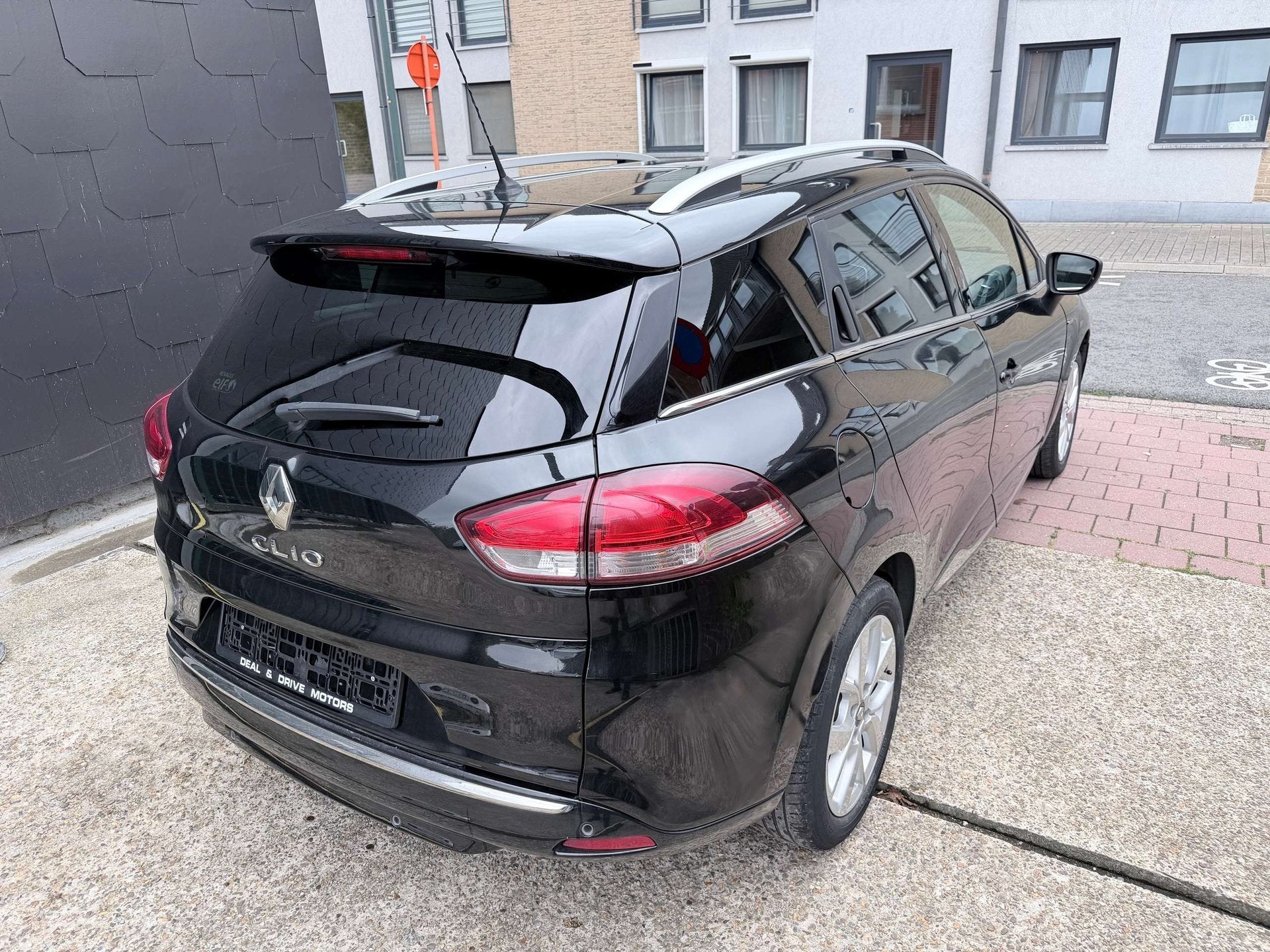 Renault Clio 0.9 I EDITION LIMITED | Navi | Airco | PDC, Gebruikt, Zwart, Bedrijf, 5 deurs