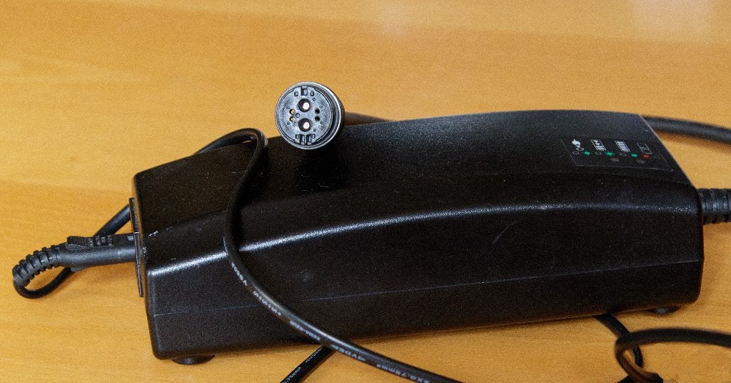 Lader Impulse EVO 36v, Fietsen en Brommers, Fietsaccessoires | Fietsaccu's, Zo goed als nieuw, Ophalen of Verzenden