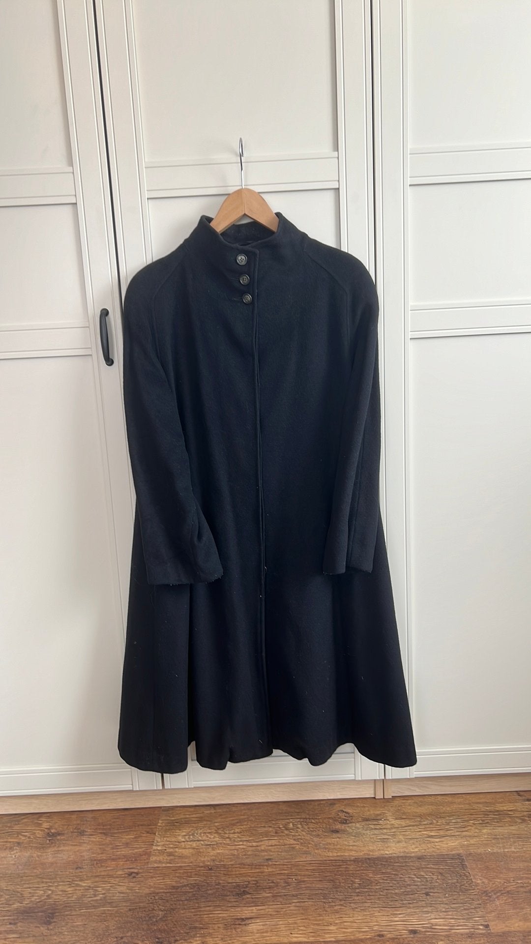 Vintage zwarte wintermantel Novelti Made in Belgium, Kleding | Dames, Jassen | Winter, Verzenden, Gedragen, Maat 38/40 (M), Zwart