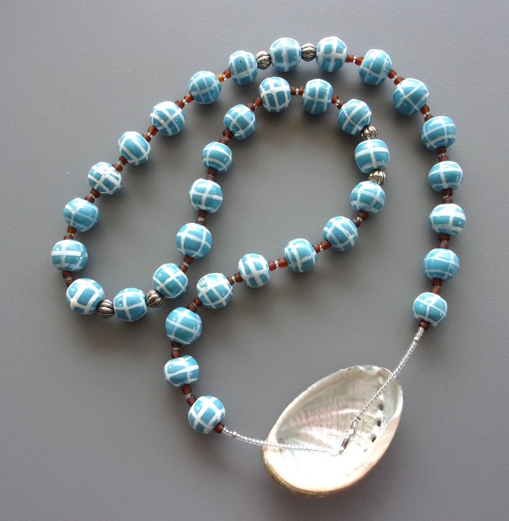 Long collier neuf en céramiques artisanales Kazuri vintage, Enlèvement ou Envoi, Neuf, Bleu, Pierre ou Minéral
