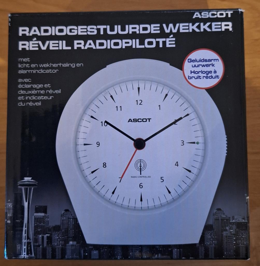 Radiogestuurde wekker, merk Ascot, kleur wit, Huis en Inrichting, Woonaccessoires | Klokken, Ophalen of Verzenden, Gebruikt, Analoog