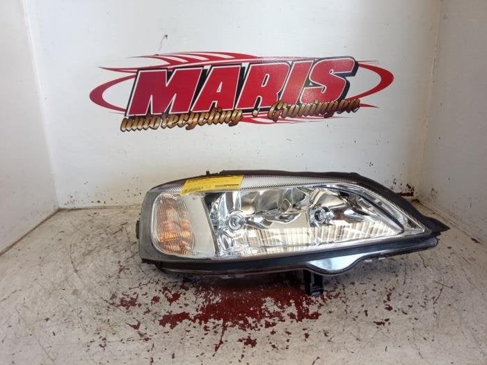 Phare droit d'un Opel Astra, -, -, Opel, 3 mois de garantie
