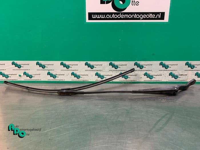Bras essuie-glace avant d'un Opel Corsa (Corsa D 07-), -, Opel, 3 mois de garantie, Utilisé