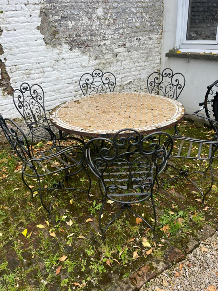 Table en fer forgé avec mosaïque et 6 chaises, Table à dinner, Salons de jardin, Enlèvement, Utilisé