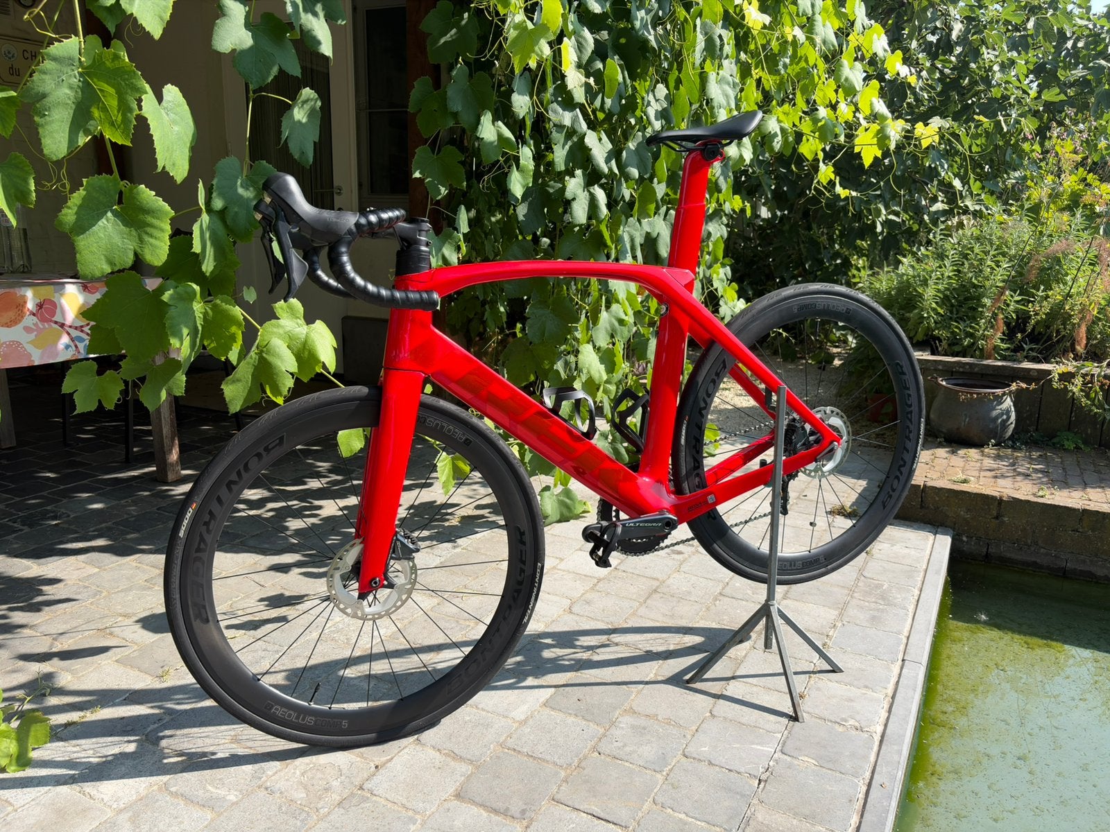 Trek madone sl6 (viper red), Enlèvement, Comme neuf