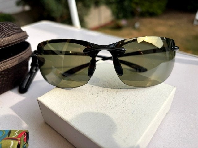 vends lunette solaire Maui Jim homme, Bijoux, Sacs & Beauté, Lunettes de Soleil & Lunettes | Hommes, Comme neuf, Lunettes de soleil