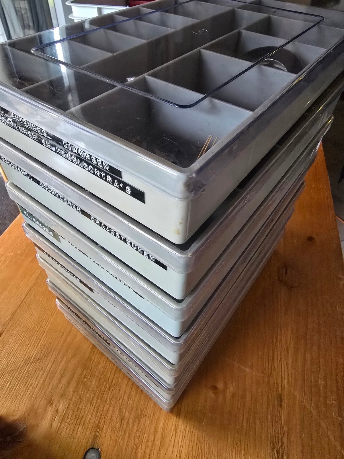 oude electronica componenten,  7 vakkendoosjes vol., Ophalen