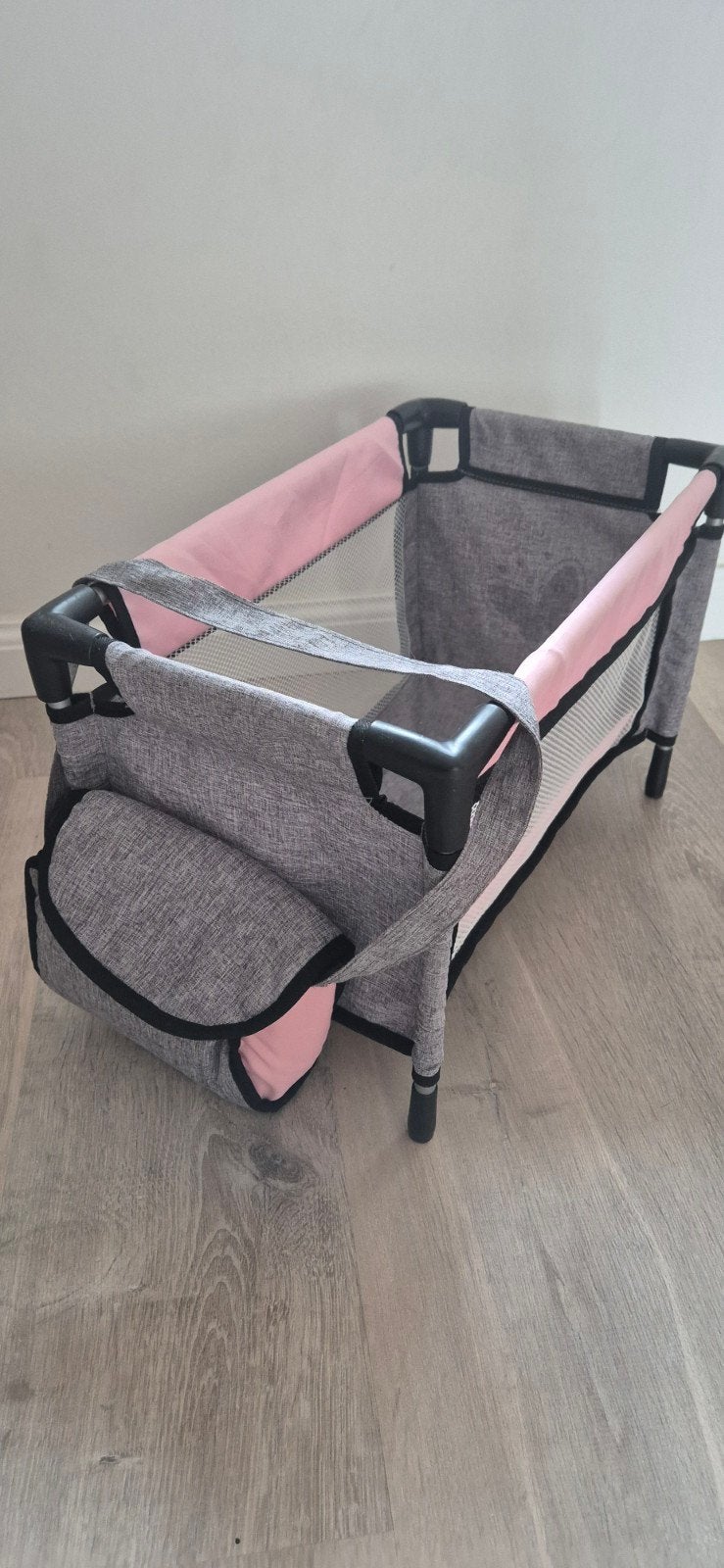 Babybedje speelgoed, Ophalen