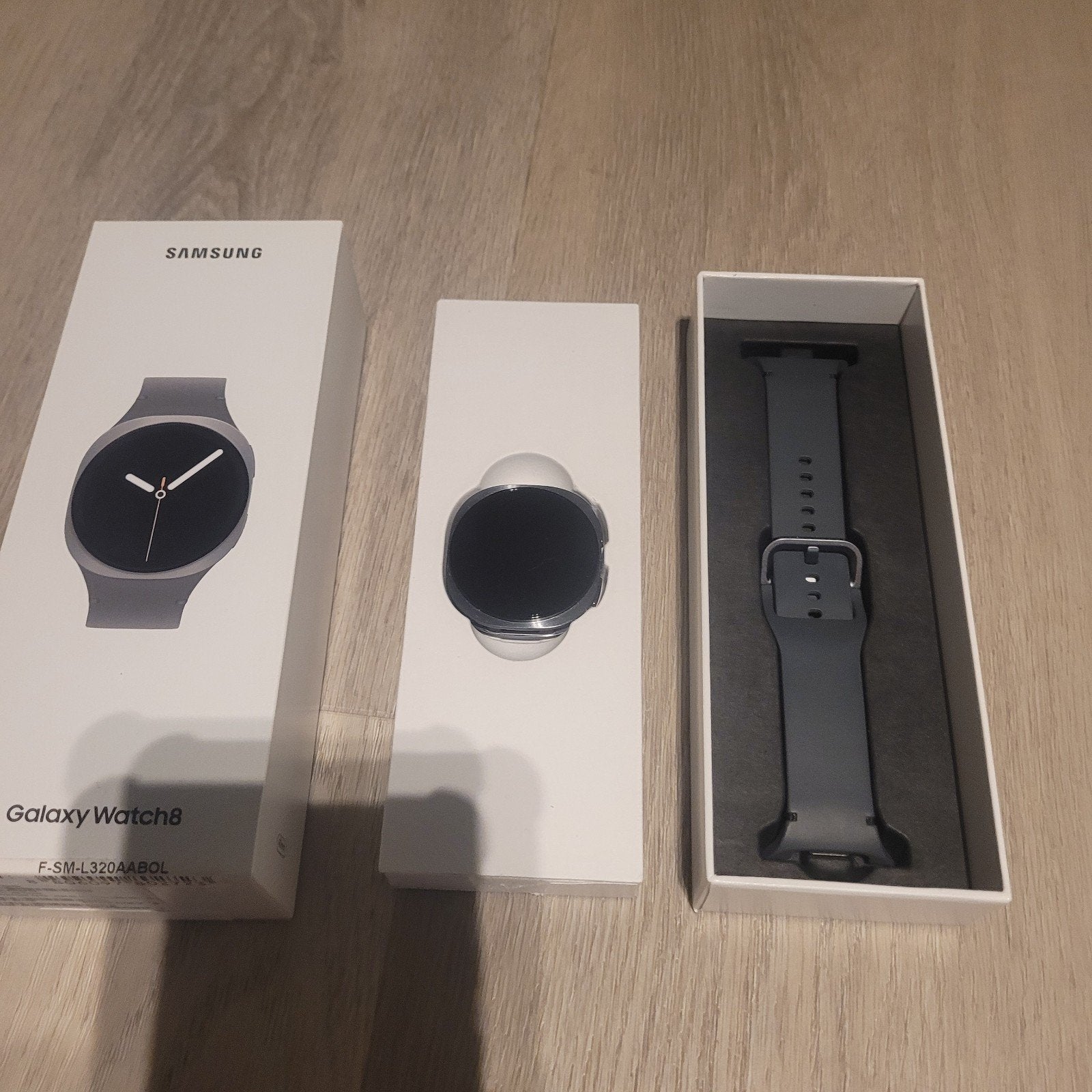 Samsung Galaxy watch 8 (Bluetooth) + oplader, Handtassen en Accessoires, Ophalen