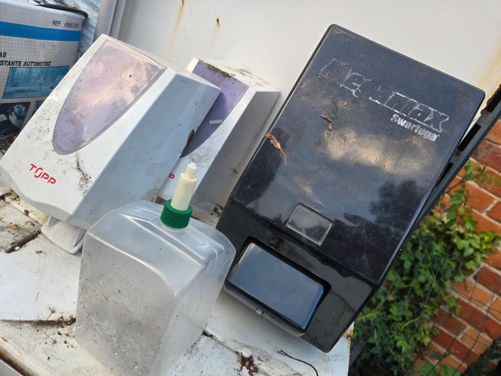 Hand zeep dispenser, Ophalen, Gebruikt