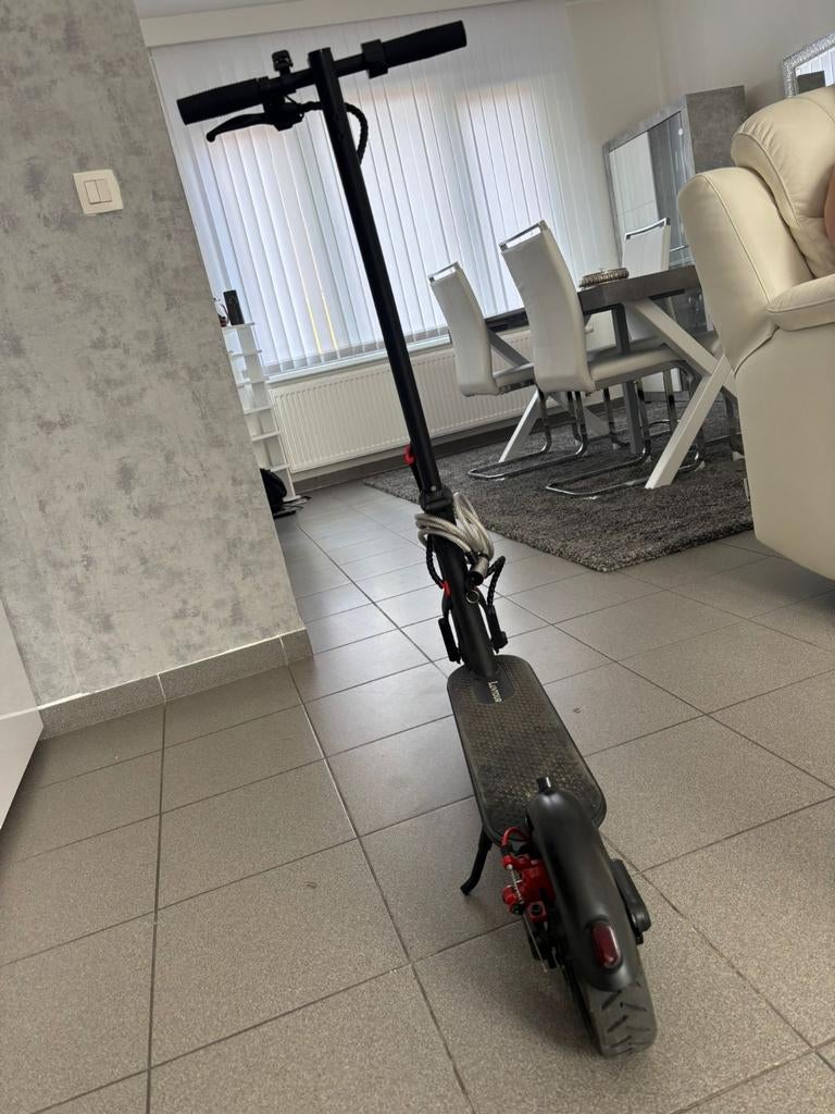Step te koop, Fietsen en Brommers, Steps, Ophalen of Verzenden, Zo goed als nieuw, Elektrische step (E-scooter), Luvtour
