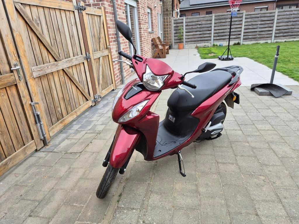 Honda Vision 110 cc, Motoren, Ophalen
