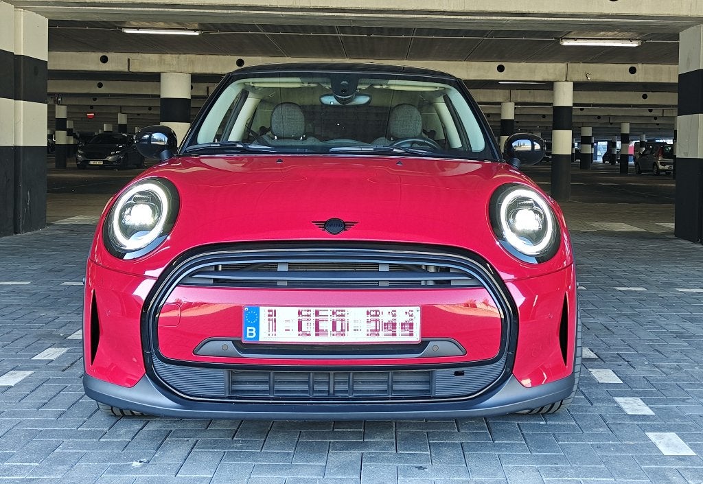 Mini Cooper F56 | 20.000km, Euro 6, Leder en Stof, Handgeschakeld, Grijs