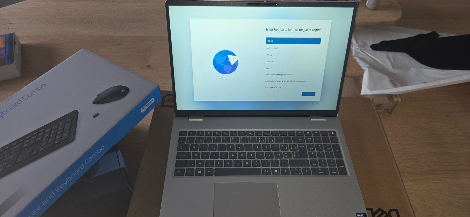Volledig nieuwe Dell laptop met extra toebehoren, Ophalen, Nieuw, Dell, Azerty