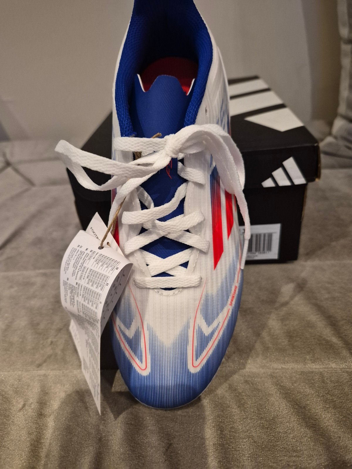 Adidas voetbalschoenen, Ophalen
