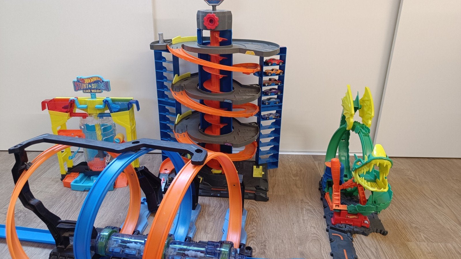 Hot Wheels  - 60 autos - Mega Garage - Dragon Drive Car Wash, Enfants & Bébés, Enlèvement, Hot Wheels