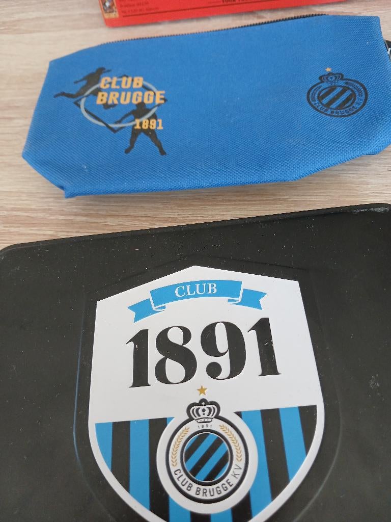 Club brugge pennenzak en doosje, Enlèvement, Comme neuf