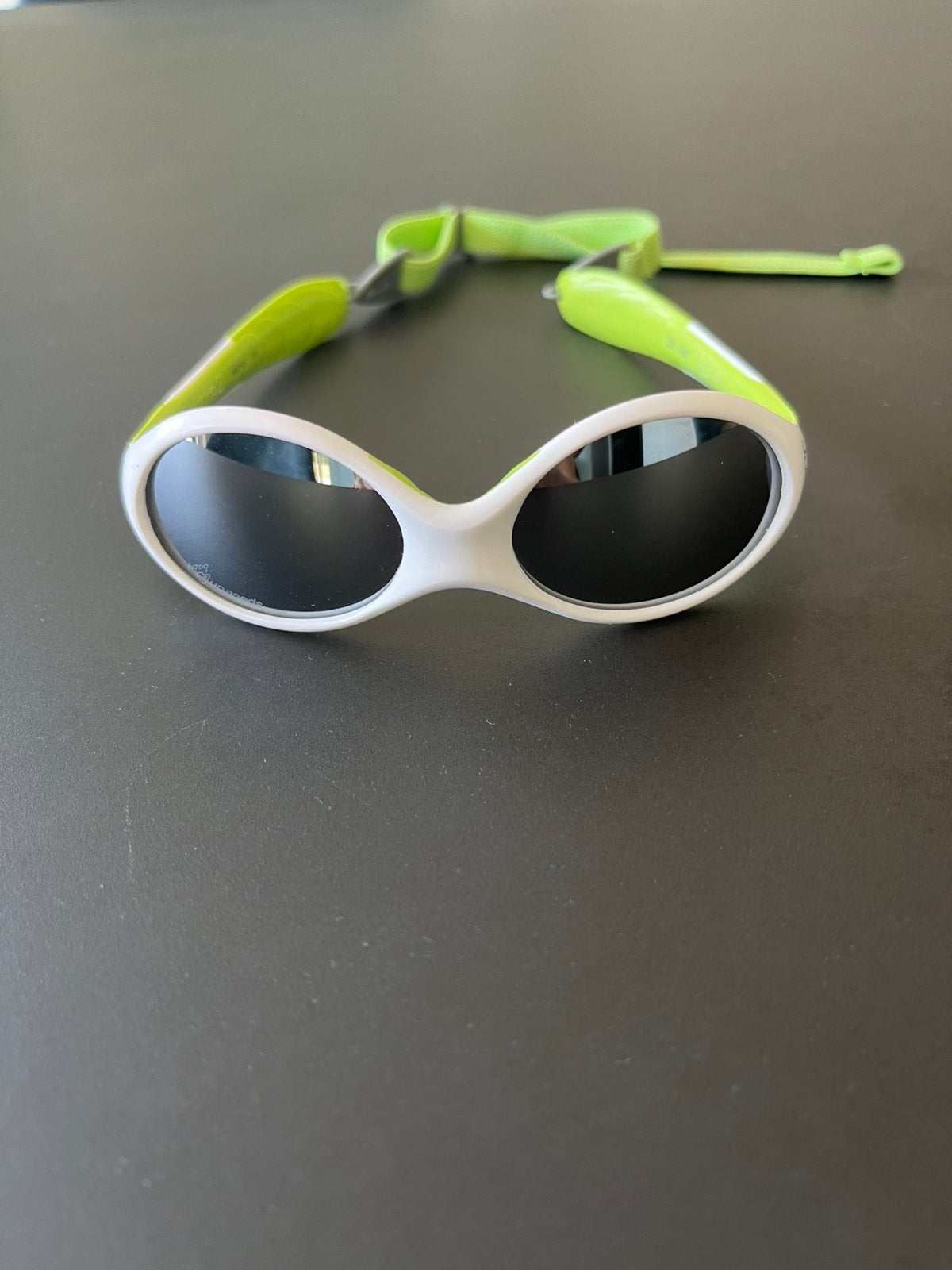 Julbo leeping 3. zonnebril voor baby. Wit en lichtgroen., Enlèvement ou Envoi, Utilisé