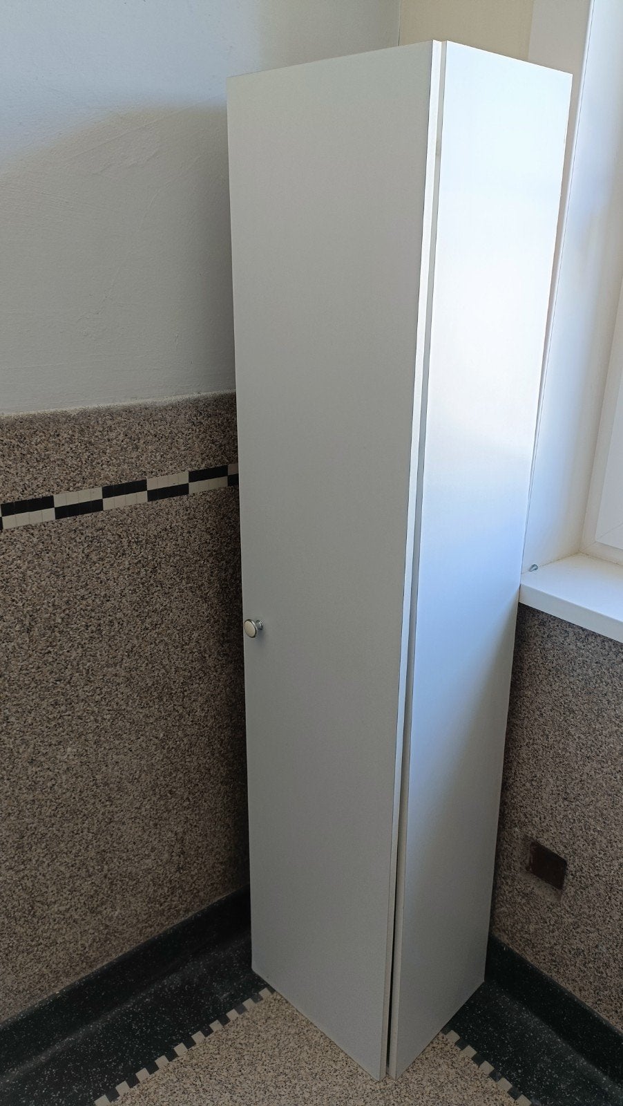 Kolomkast voor badkamer om op te hangen, Ophalen
