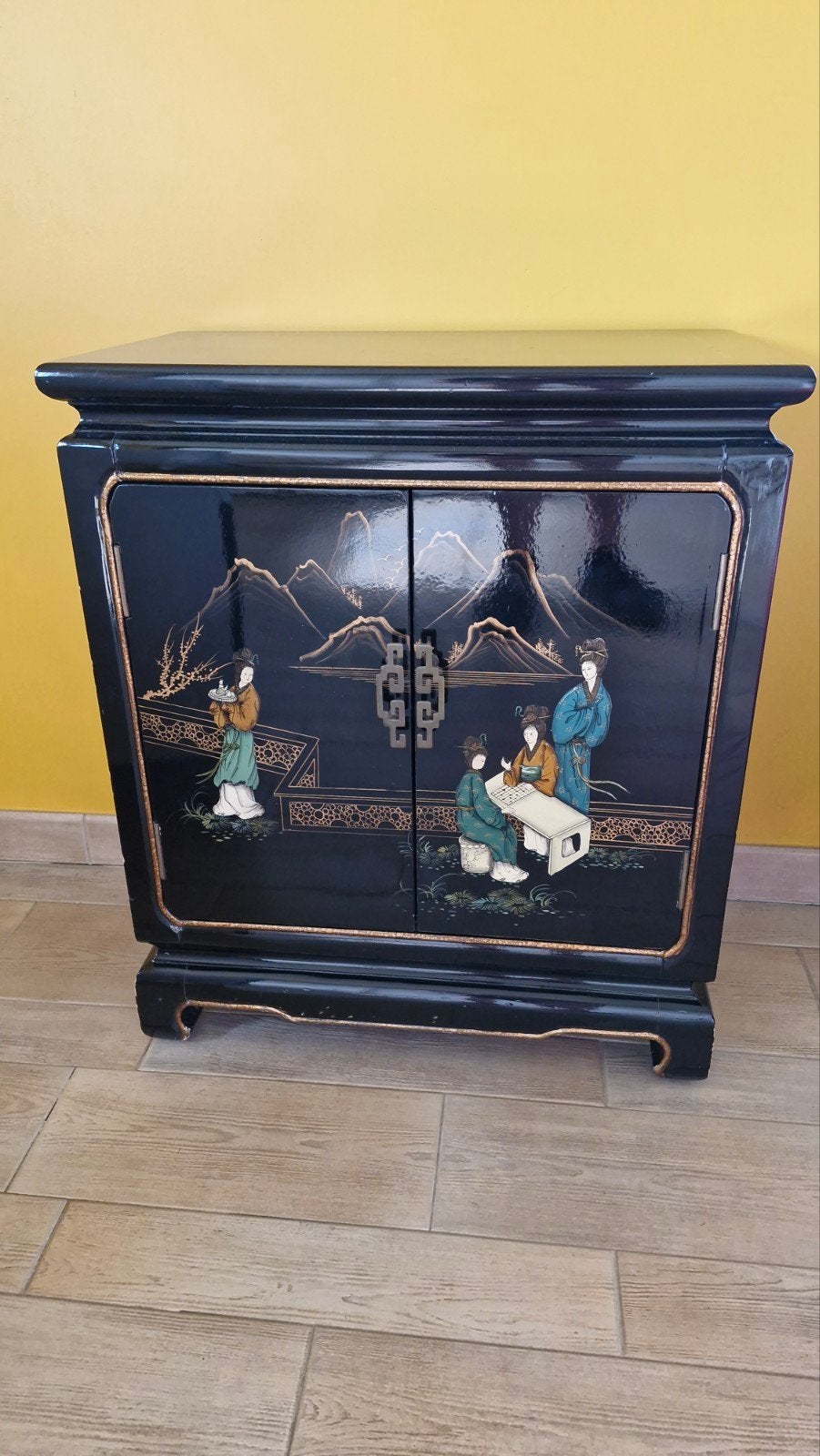 Armoire chinoise, Enlèvement