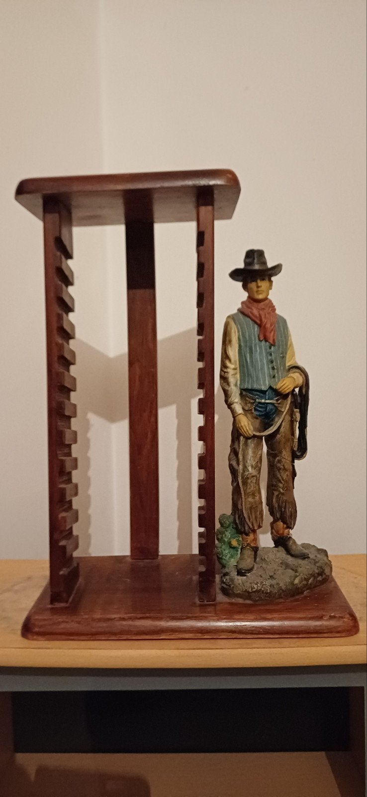Vintage houten CD/DVD -  rekje . Cowboy - Retro Western 38cm, Ophalen