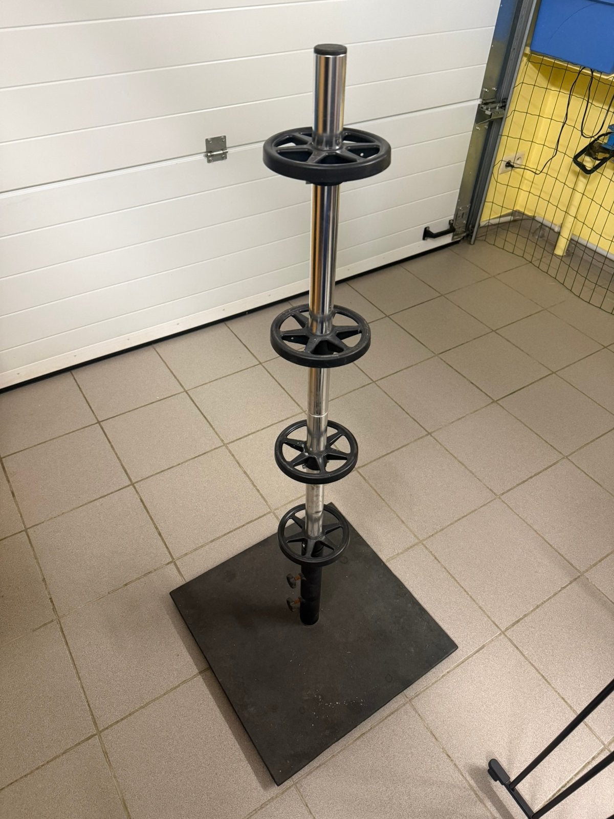 Staander voor autovelgen en banden, Auto diversen, Velgenbomen, Ophalen, Zo goed als nieuw