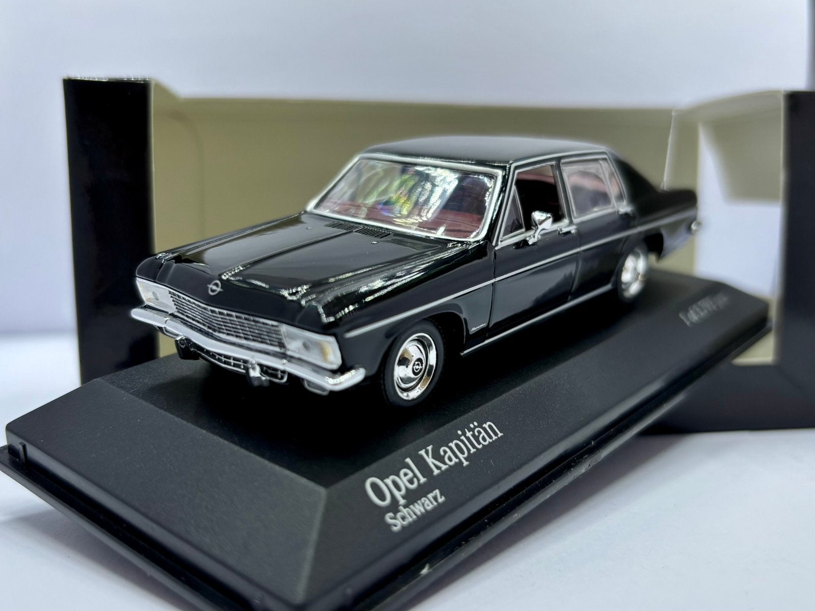 1:43  opel kapitan, Hobby en Vrije tijd, Modelauto's | 1:43, Ophalen of Verzenden, Zo goed als nieuw, MiniChamps
