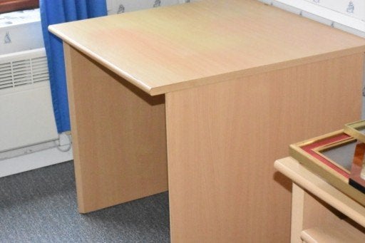 Bureau carré, Scandinave, 80 cm, Comme neuf, Enlèvement