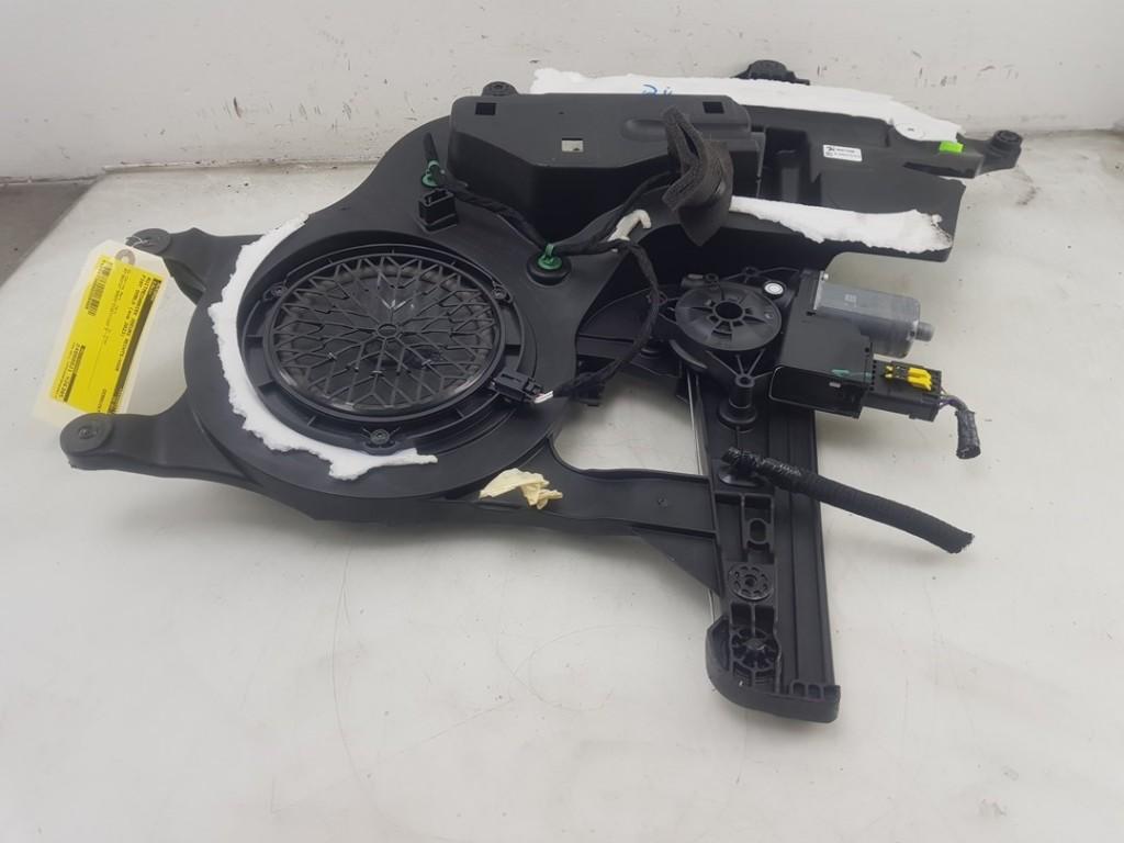 RAAMMECHANIEK RECHTS VOOR Fiat Doblo Cargo (01-2022/-), Robert Bosch AG, Gebruikt, Fiat, Robert-Bosch-Allee 1
74232  Abstatt, DE
