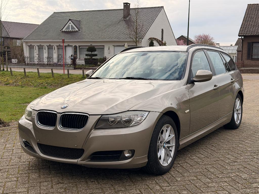 BMW 316 d Touring * AutAirco * Trekhaak * Start/Stop * EU5, 1995 cc, Zwart, 4 cilinders, Bruin