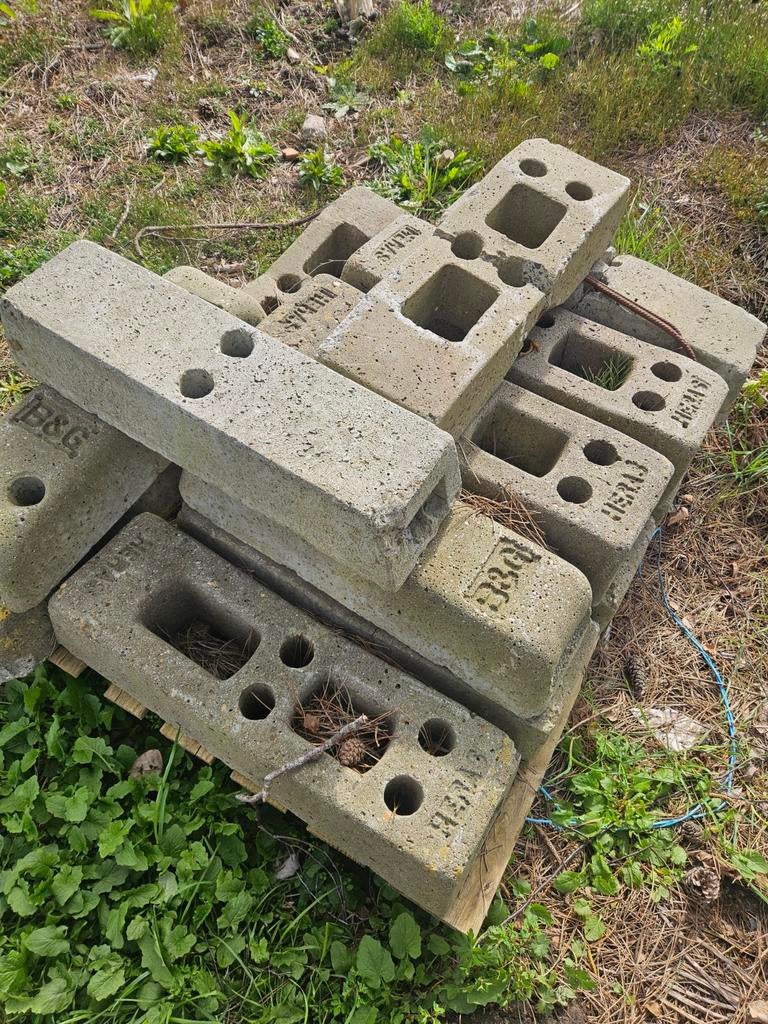 Beton voet voor herras hek 14 st, Ophalen, Beton