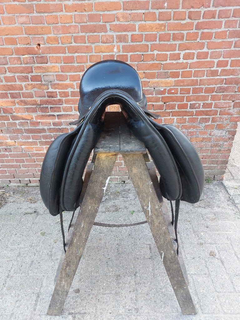 Dressuurzadel Euroriding Titan II 17 inch - zwart, Dieren en Toebehoren, Paarden en Pony's | Zadels, Ophalen, Gebruikt, Dressuur
