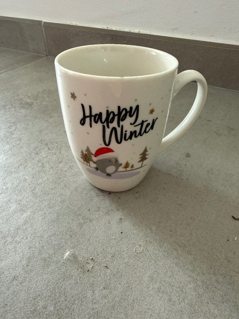 Mug Designed by Becky’s blanc à motifs hiver, Maison & Meubles, Cuisine | Vaisselle, Enlèvement ou Envoi, Neuf, Mug